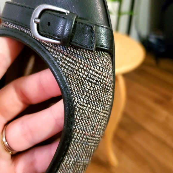 Craft and Borrow Ortholite Flats - Black and Grey with buckles - Size 8m - Picture 7 of 8